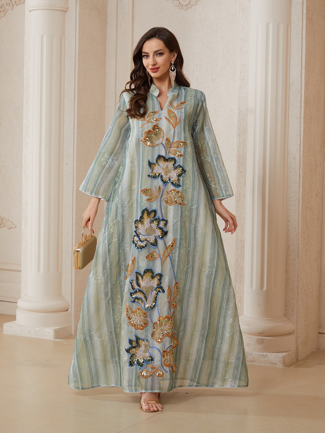 A new style of tulle and sequinned dress, featuring intricate patchwork and meticulous embroidery, with a lining for premium comfort. Ideal for evening dinners and special