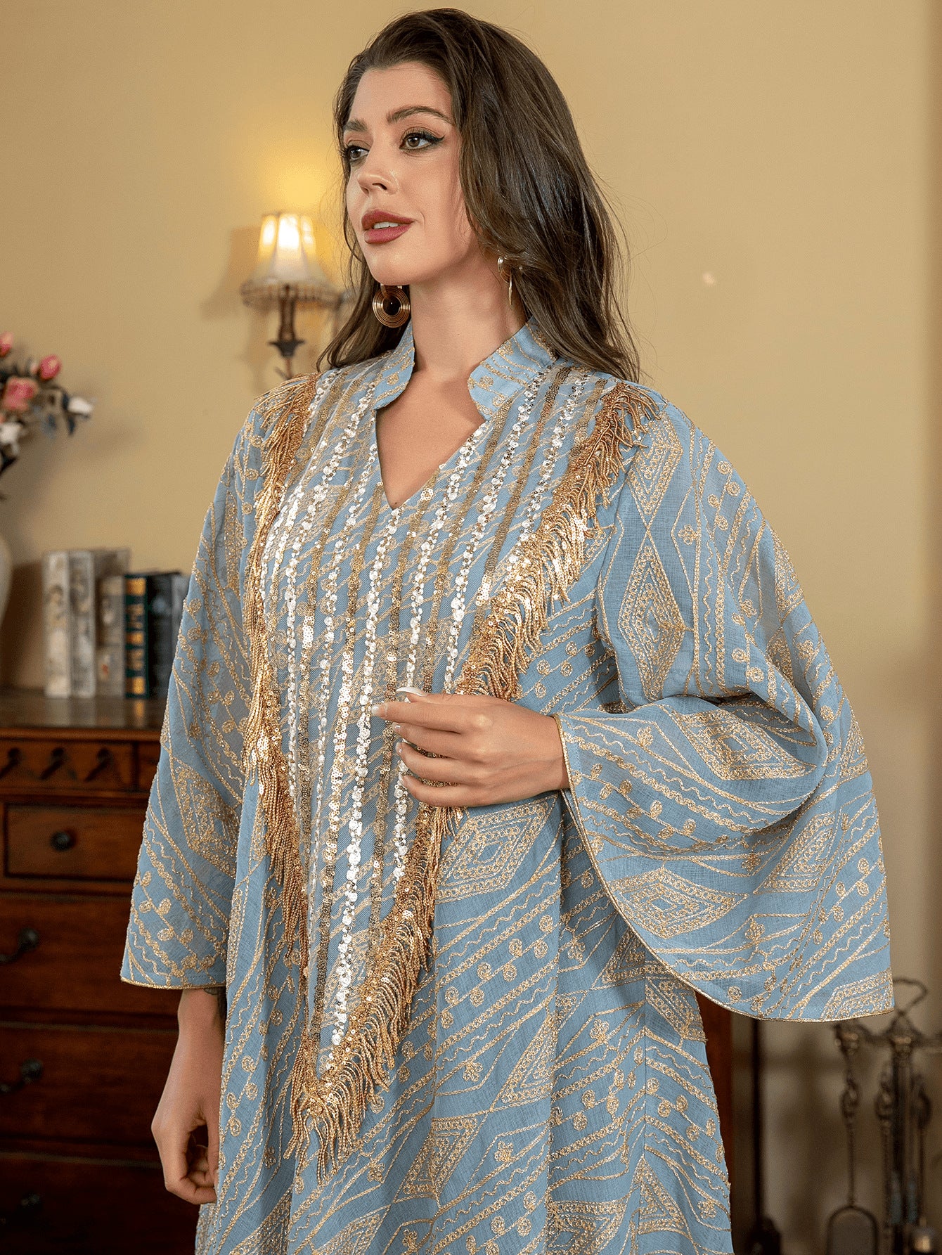 Elegant long evening gown crafted with tulle, embroidery and sequins, stylish and sophisticated, ideal for parties and formal dinners, trustworthy quality