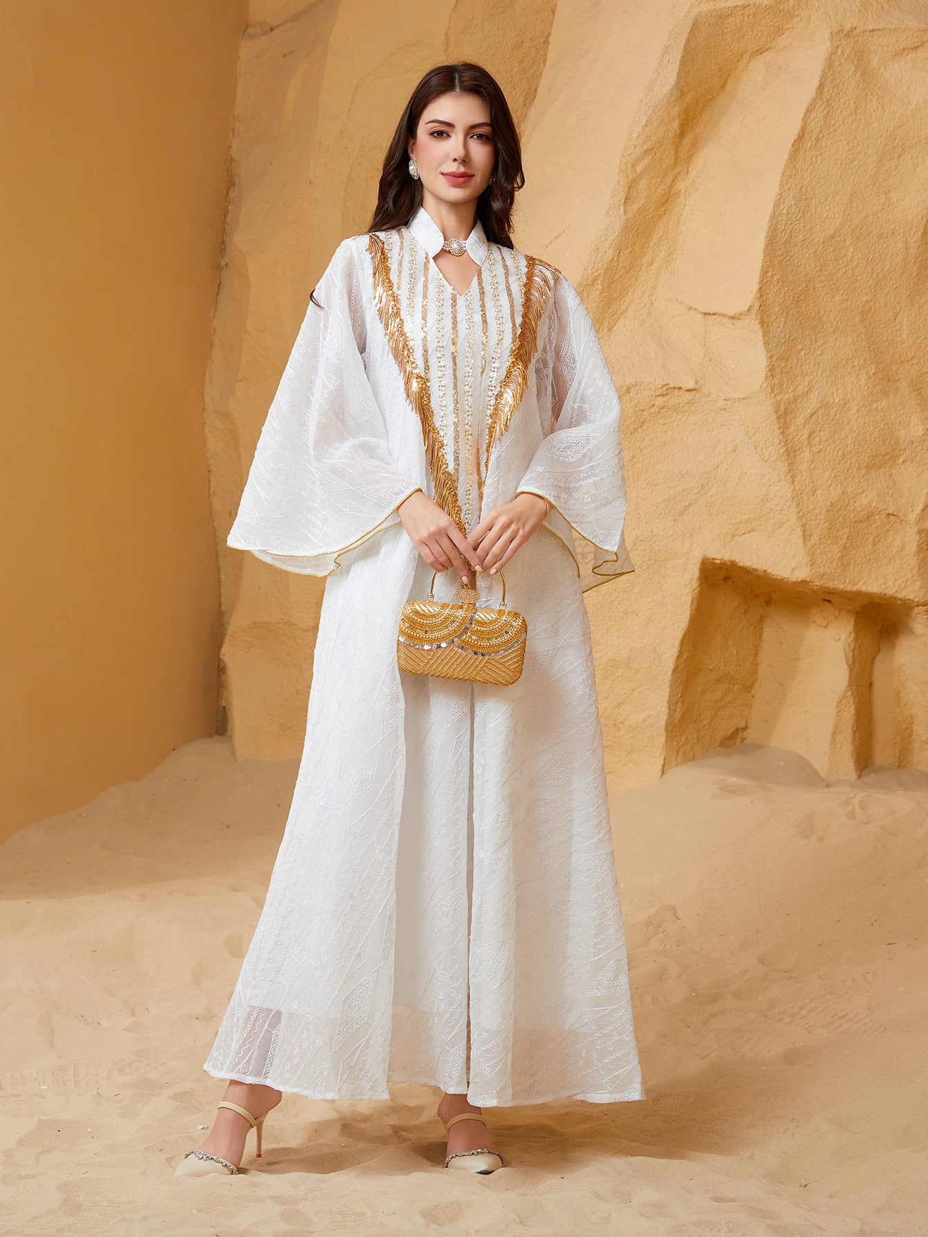 Elegant long evening gown crafted with tulle, embroidery and sequins, stylish and sophisticated, ideal for parties and formal dinners, trustworthy quality