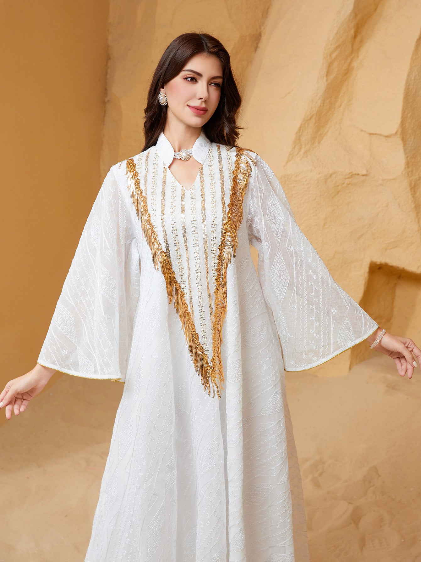 Elegant long evening gown crafted with tulle, embroidery and sequins, stylish and sophisticated, ideal for parties and formal dinners, trustworthy quality
