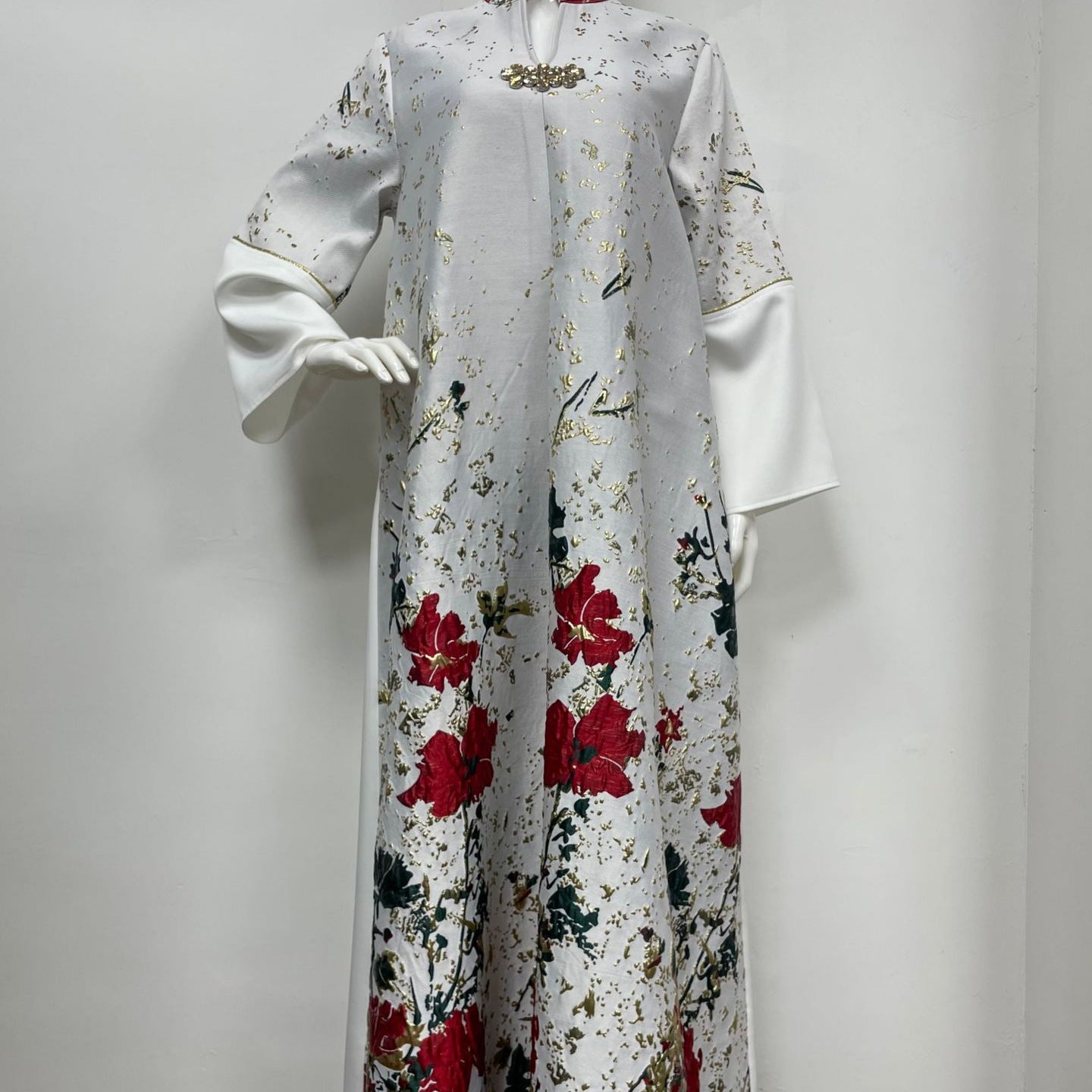 2026 Reels Opulent Floral Statement Kaftan Cream Base Gold Dust Foil Peony Print Stand Mandarin Collar Metal Clasp Fastener Split Bell Long Sleeve Floor-Sweeping Loose Drape Cut Exclusive Khaleeji Atelier Fit For Gulf Ladies Walima Wedding & Iftar Ba