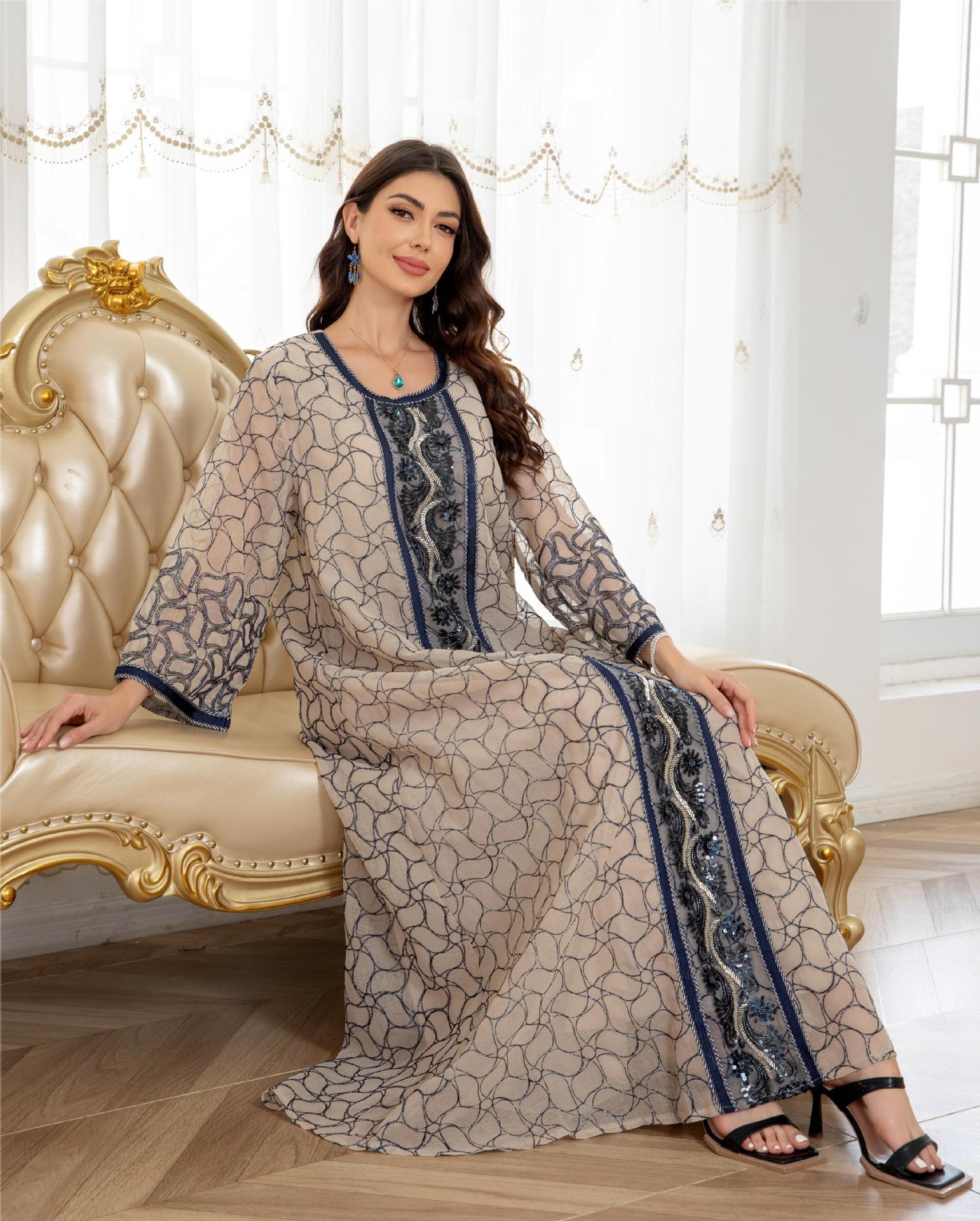 Gulf Islamic Modest Robe Three Tone Green Black Red Crack Jacquard Square Neck Luxury Vertical Sequin Embroidery Wide Bell Sleeve Plus Size Moroccan Caftan For Ladies Formal Evening Occasion