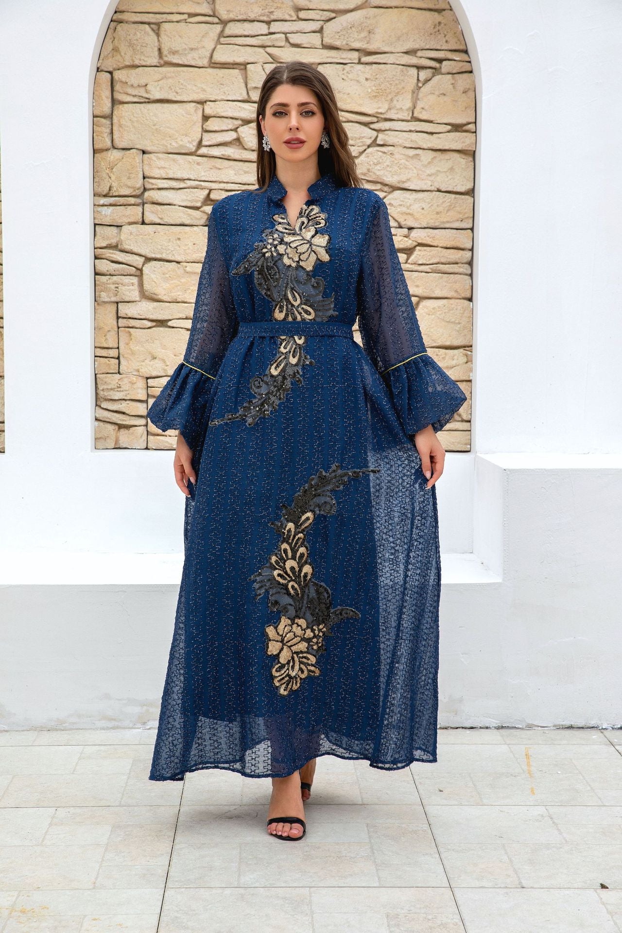 2026 Couture Embellished Plus Size Modest Abaya Deep Blue Sparkling Mesh Fabric Elegant Gold Floral Peacock Applique Stand Collar Bell Sleeve Belted Maxi Dress Premium Pan-Arab Attire For Curvy Ladies Ramadan Socials & Seasonal Wedding Occasions