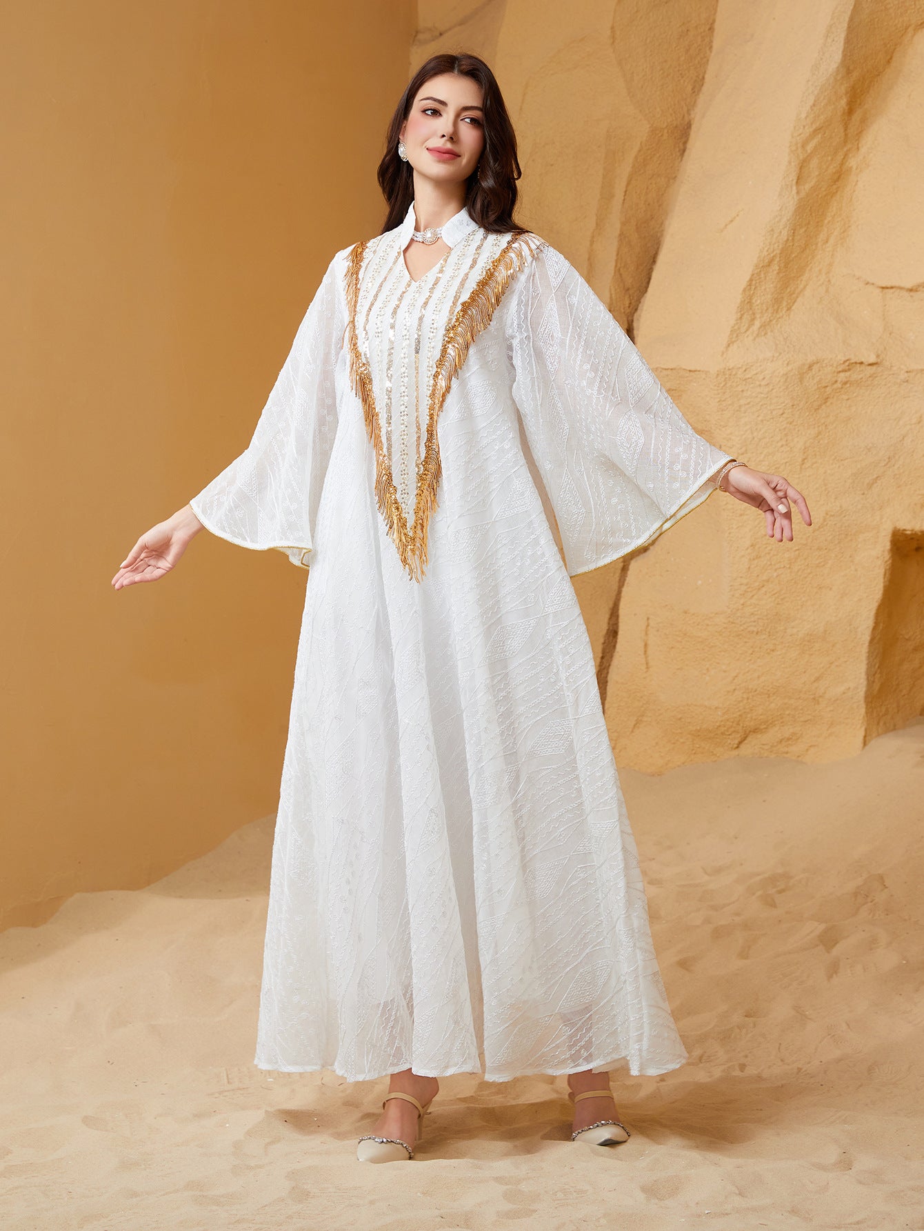Elegant long evening gown crafted with tulle, embroidery and sequins, stylish and sophisticated, ideal for parties and formal dinners, trustworthy quality