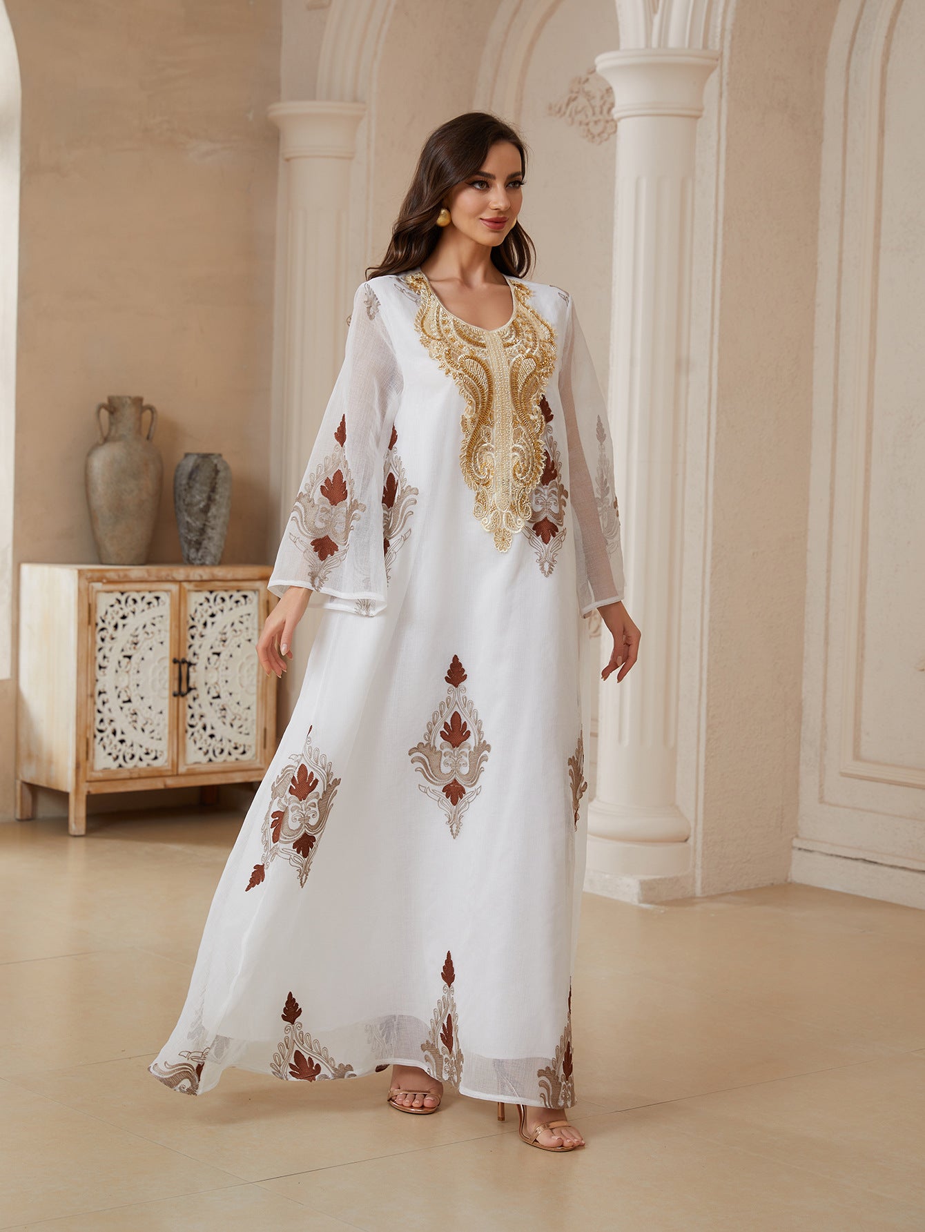 Luxury White Gold Thread Beaded Embroidery Abaya Dubai Elegant Muslim Women Long Sleeve Maxi Kaftan For Wedding Holiday Evening Party