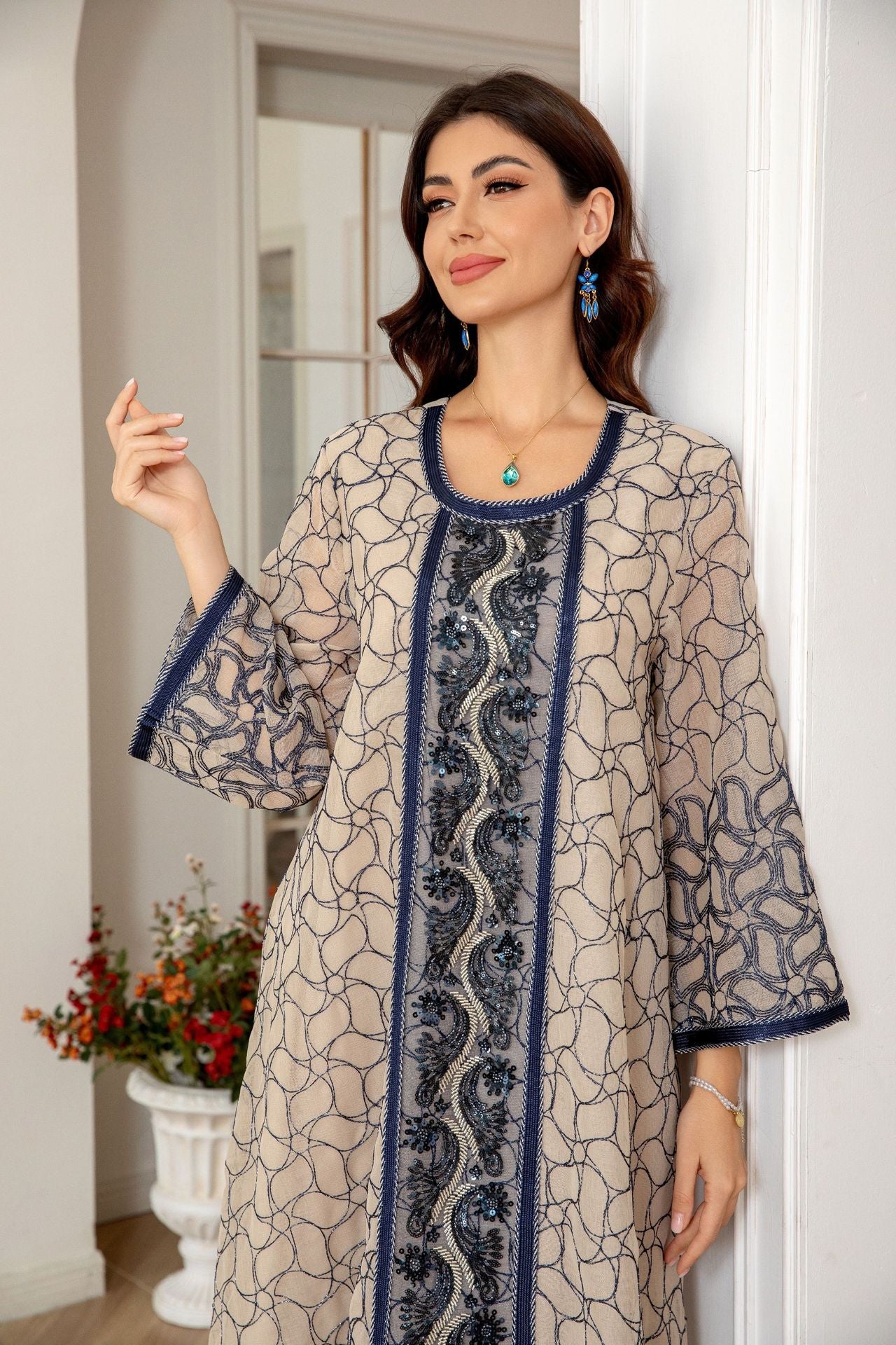 Gulf Islamic Modest Robe Three Tone Green Black Red Crack Jacquard Square Neck Luxury Vertical Sequin Embroidery Wide Bell Sleeve Plus Size Moroccan Caftan For Ladies Formal Evening Occasion